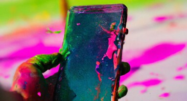 Holi 2025: રંગ અને પાણીને કારણે તમારા મોબાઇલને નુકસાન ન થવા દો! હોળી દરમિયાન તમારા ફોનને સુરક્ષિત રાખવા માટે આ ટિપ્સને કરો ફોલો