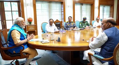 PM નરેન્દ્ર મોદીના નેતૃત્વમાં હાઈલેવલ બેઠક, સંરક્ષણ મંત્રી સહિત ત્રણેય સેનાના વડા હાજર