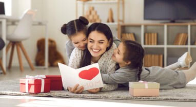 Mother’s Day 2025: શું તમે ઇચ્છો છો કે તમારા જીવનમાં ન રહે પૈસાની કોઈ કમી? આજથી જ ફોલો કરો આ 10 ટિપ્સ