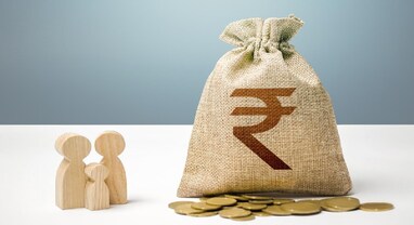 Fixed Deposit: ફિક્સ્ડ ડિપોઝિટ પર ઘટશે વ્યાજ દર, ગ્રાહકોએ શું કરવું જોઈએ?