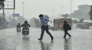 ગુજરાતમાં આજનું હવામાન: વરસાદની આગાહી, તાપમાન 40 ડિગ્રીથી નીચે, ચોમાસાની જોવાતી રાહ ગુજરાતમાં આજનું હવામાન: વરસાદની આગાહી, તાપમાન 40 ડિગ્રીથી નીચે, ચોમાસાની જોવાતી રાહ