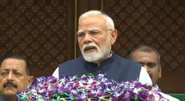 સંસદ પરિસરમાં પીએમ મોદીનું સંબોધન, કહ્યું- 'ચોમાસું સત્ર વિજયનો ઉત્સવ, ઓપરેશન સિંદૂરમાં 100% લક્ષ્યો પ્રાપ્ત થયા'