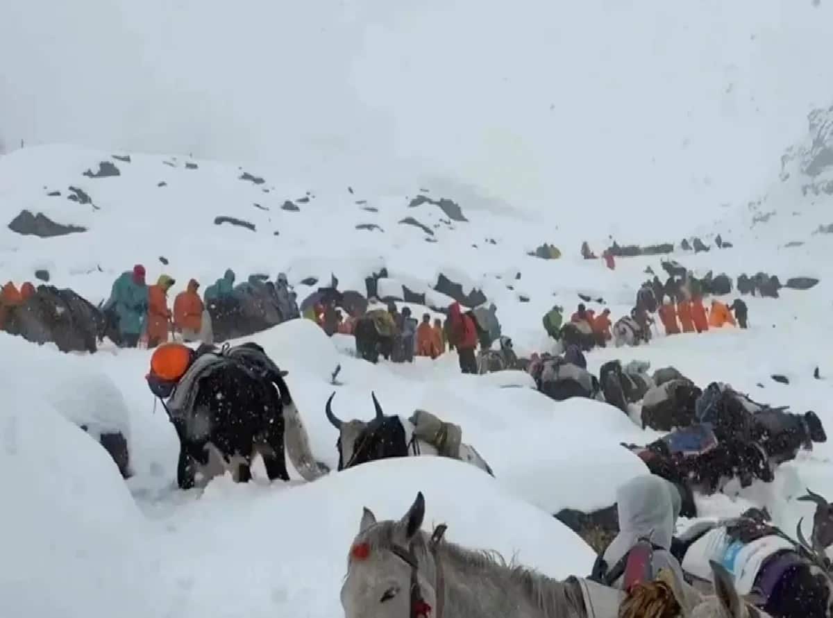 2 Mount Everest Climbers Tra