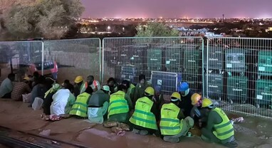 Kafala System Saudi Arabia: સઉદી અરેબિયામાં 50 વર્ષ બાદ કફાલા સિસ્ટમ ખતમ, લાખો વિદેશી કામદારોને મળી નવી આઝાદી! Kafala System Saudi Arabia: સઉદી અરેબિયામાં 50 વર્ષ બાદ કફાલા સિસ્ટમ ખતમ, લાખો વિદેશી કામદારોને મળી નવી આઝાદી!