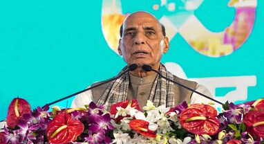 "એવો જડબાતોડ જવાબ મળશે જેનાથી ઇતિહાસ અને ભૂગોળ બંને બદલાઈ જશે": રાજનાથ સિંહે પાકિસ્તાનને ધમકી આપી "એવો જડબાતોડ જવાબ મળશે જેનાથી ઇતિહાસ અને ભૂગોળ બંને બદલાઈ જશે": રાજનાથ સિંહે પાકિસ્તાનને ધમકી આપી