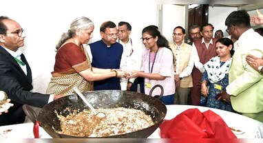 Budget 2026 Halwa Ceremony: કેમ હલવો ખાધા પછી અન્ડરગ્રાઉન્ડ થઈ જાય છે અધિકારીઓ? જાણો આ રસપ્રદ પરંપરા અને તેનો ઇતિહાસ