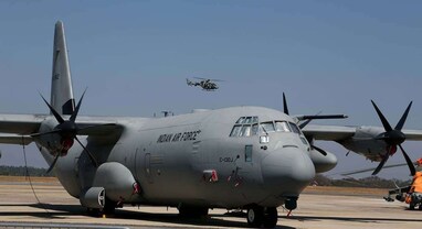 આસામમાં હાઇવે પર PM મોદીની C-130J વિમાનથી પહેલી લેન્ડિંગ આસામમાં હાઇવે પર PM મોદીની C-130J વિમાનથી પહેલી લેન્ડિંગ