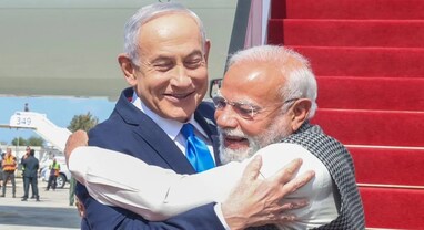 PM Modi Israel Visit: ઈઝરાયેલ પહોંચ્યા પીએમ મોદી, નેતન્યાહુએ ગળે મળીને કર્યું સ્વાગત, જાણો મિનિટ-ટુ-મિનિટ કાર્યક્રમ