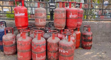 LPG Cylinder: બુકિંગના માત્ર 2.5 દિવસમાં મળશે સિલિન્ડર, સરકારે કહ્યું- દેશમાં ગેસની કોઈ અછત નથી, પેનિક બુકિંગ ટાળો