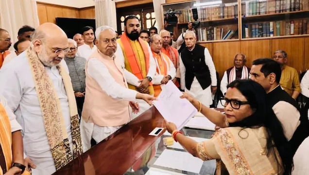 Bihar Politics: નીતિશ કુમારે રાજ્યસભા માટે ભર્યું ફોર્મ, CM તરીકેના ઐતિહાસિક કાર્યકાળનો અંત