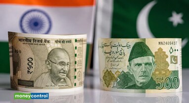 Indian Rupee vs Pakistani Rupee: ડોલર સામે ભારતીય રૂપિયો ગગડ્યો, છતાં પાકિસ્તાની ચલણ કરતાં છે 3 ગણો મજબૂત! જાણો અસલી કારણ