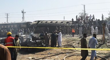 Pakistan Train Blast: બલૂચિસ્તાનમાં ટ્રેન પર આતંકી હુમલો, વિસ્ફોટમાં 24ના મોત, BLAએ લીધી જવાબદારી Pakistan Train Blast: બલૂચિસ્તાનમાં ટ્રેન પર આતંકી હુમલો, વિસ્ફોટમાં 24ના મોત, BLAએ લીધી જવાબદારી