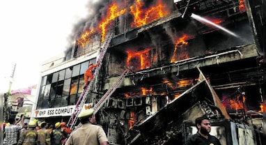 Lucknow Fire Tragedy: લખનૌના કોચિંગ સેન્ટરમાં ભીષણ આગથી 15 લોકોના કરુણ મોત, 4ની ધરપકડ Lucknow Fire Tragedy: લખનૌના કોચિંગ સેન્ટરમાં ભીષણ આગથી 15 લોકોના કરુણ મોત, 4ની ધરપકડ