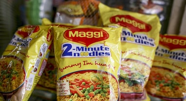 મેગીમાં જીવાત મળતા FSSAI ની લાલ આંખ, Nestle Indiaનો શેર 3% તૂટ્યો, Flipkart અને KFCને પણ ફટકારી નોટિસ મેગીમાં જીવાત મળતા FSSAI ની લાલ આંખ, Nestle Indiaનો શેર 3% તૂટ્યો, Flipkart અને KFCને પણ ફટકારી નોટિસ