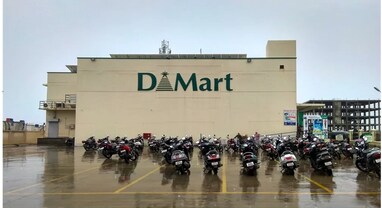 D-Mart Share Price: Q1 માં નફો વધવા છતાં શેરમાં 4%નો કડાકો, જાણો હવે શેર ખરીદવો, વેચવો કે હોલ્ડ કરવો? D-Mart Share Price: Q1 માં નફો વધવા છતાં શેરમાં 4%નો કડાકો, જાણો હવે શેર ખરીદવો, વેચવો કે હોલ્ડ કરવો?