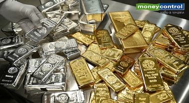 સોના-ચાંદીના ભાવમાં ઐતિહાસિક ઉછાળો: MCX પર સોનું 152000 પાર, ચાંદી 2,35000ની નજીક, રોકાણકારો ગેલમાં સોના-ચાંદીના ભાવમાં ઐતિહાસિક ઉછાળો: MCX પર સોનું 152000 પાર, ચાંદી 2,35000ની નજીક, રોકાણકારો ગેલમાં