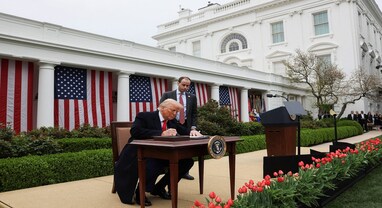 US Israel weapons deal: બાયડને જે ડીલ રોકી હતી, હવે ટ્રમ્પ તે 40 હજાર ઘાતક બોમ્બ ઇઝરાયેલને આપવા તૈયાર! જાણો અમેરિકાનો નવો પ્લાન
