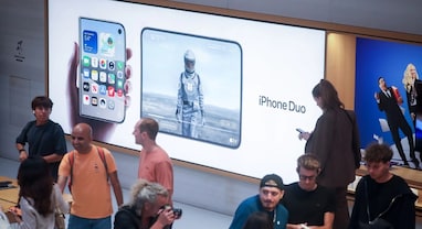 iPhone Duo on Blinkit: એપલનો પહેલો ફોલ્ડેબલ ફોન 'iPhone Duo' બ્લિંકિટ પર થયો લોન્ચ, માત્ર 5 મિનિટમાં જ બધો સ્ટોક વેચાઈ ગયો iPhone Duo on Blinkit: એપલનો પહેલો ફોલ્ડેબલ ફોન 'iPhone Duo' બ્લિંકિટ પર થયો લોન્ચ, માત્ર 5 મિનિટમાં જ બધો સ્ટોક વેચાઈ ગયો