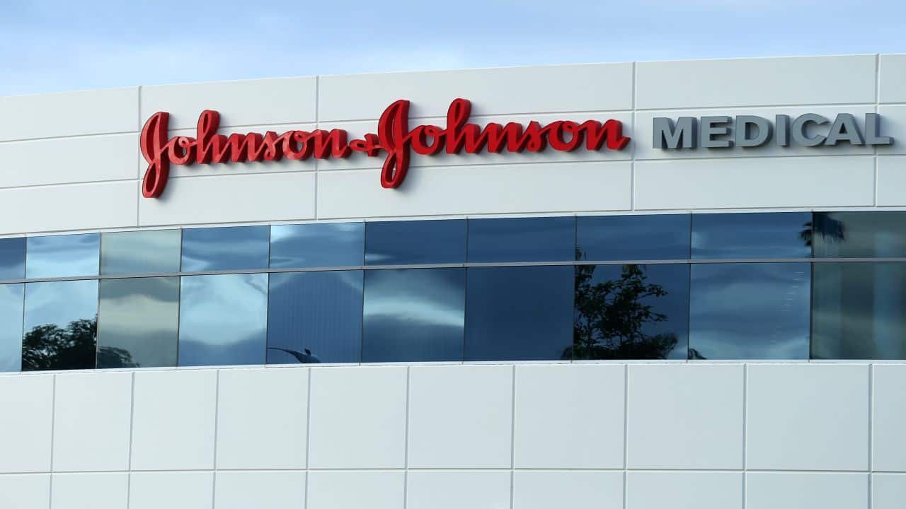 7. Johnson &amp; Johnson | Market Cap: USD 338.6 billion | Industry : Pharmaceutical 