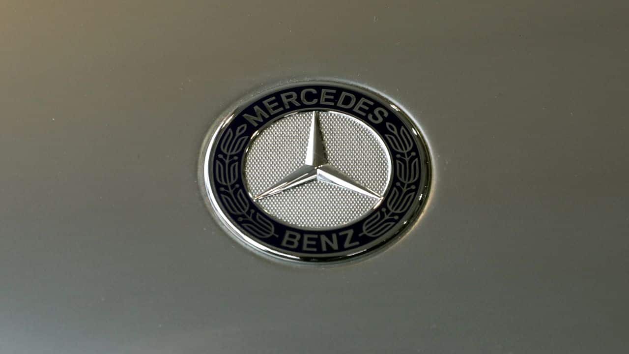 A Mercedes logo is seen on a car at the SIAM International Motor Show in Monaco February 16, 2017. REUTERS/Eric Gaillard - RTSYYYP