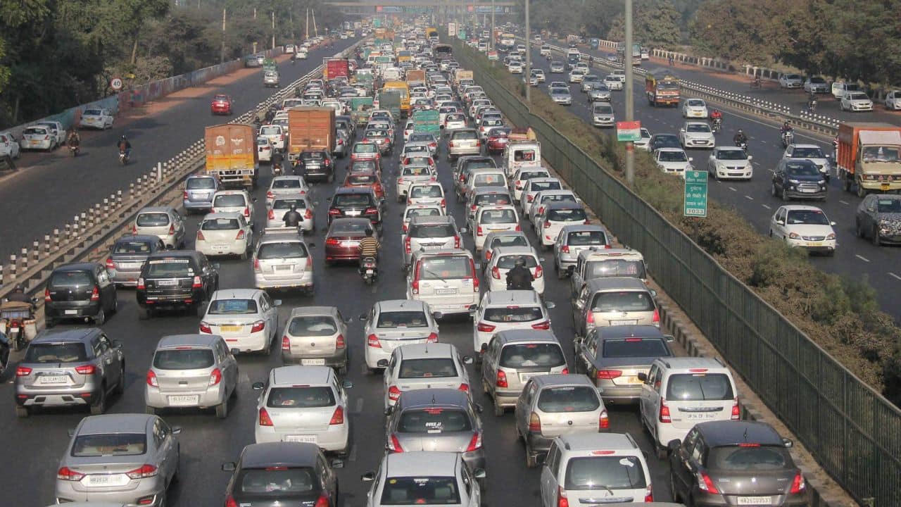 Be alert, drive safe: 5 easy ways to avoid car accidents Be alert, drive safe: 5 easy ways to avoid car accidents