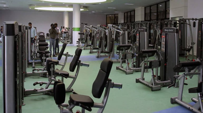 Fitness enthusiasts think outside the gym during coronavirus ...