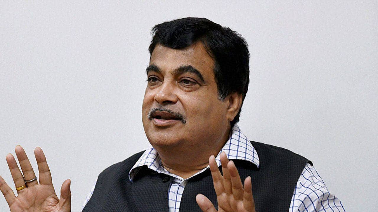 New Delhi: Road Transport Minister Nitin Gadkari interacts with PTI journalists in New Delhi on Wednesday. PTI Photo by Atul Yadav (Eds pls see Story under DEL 15,16,17,18) (PTI5_20_2015_000091B)