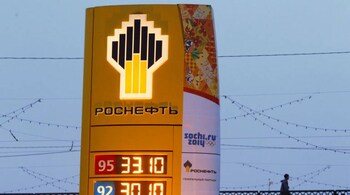 FILE PHOTO: The company logo of Rosneft is seen outside a service station in Moscow, Russia, November 12, 2013.      REUTERS/Maxim Shemetov/File Photo            GLOBAL BUSINESS WEEK AHEAD PACKAGE Ð SEARCH BUSINESS WEEK AHEAD MARCH 13 FOR ALL IMAGES - RTX30QHM