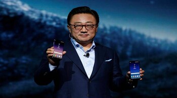 DJ Koh, Samsung president of mobile Communications, shows the Galaxy S8 and S8 + smartphones during the Samsung Unpacked event in New York City, U.S., March 29, 2017.    REUTERS/Brendan McDermid
