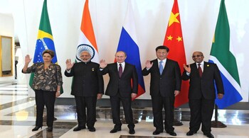 (L-R) Brazil's President Dilma Rousseff, Indian Prime Minister Narendra Modi, Russian President Vladimir Putin, Chinese President Xi Jinping and South African President Jacob Zuma pose during a family photo session at the BRICS leaders meeting ahead of G20 summit in Antalya, Turkey, November 15, 2015.  REUTERS/Mikhail Klimentyev/RIA Novosti/Kremlin ATTENTION EDITORS - THIS IMAGE HAS BEEN SUPPLIED BY A THIRD PARTY. IT IS DISTRIBUTED, EXACTLY AS RECEIVED BY REUTERS, AS A SERVICE TO CLIENTS. - RTS74SV