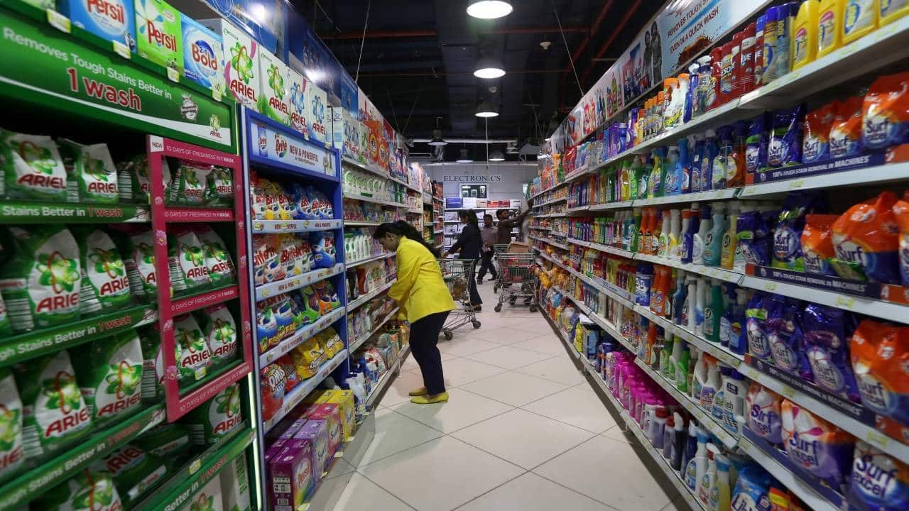 Burgers over pizzas, Jodhpuris over casuals: Mixed consumption trends rule Q4