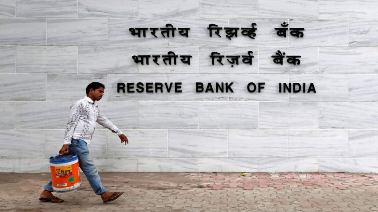 RBI MPC meet minutes: Common man seems to be experiencing inflationary pressure RBI MPC meet minutes: Common man seems to be experiencing inflationary pressure