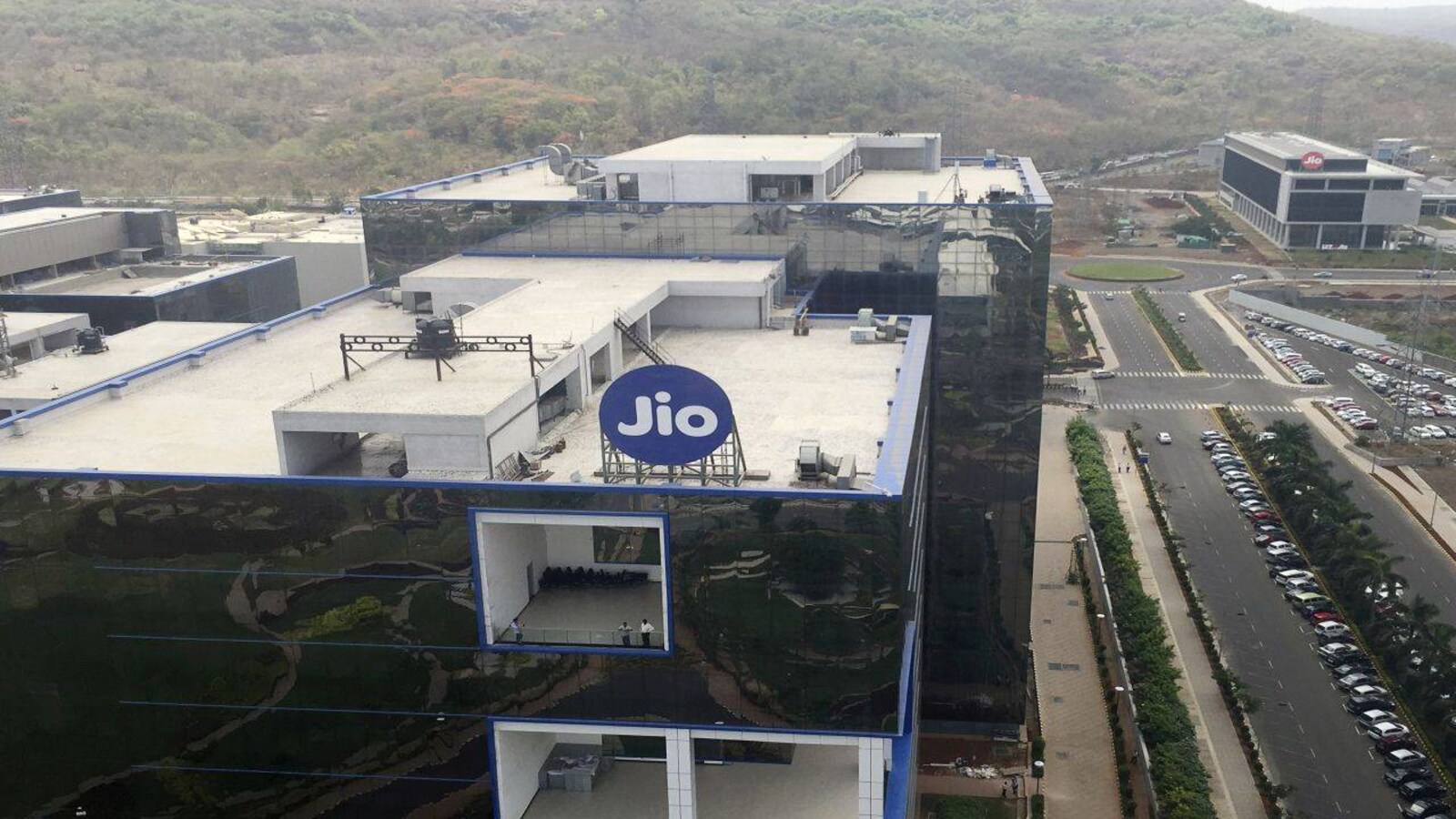 Jio World Plaza: Mumbai's new hotspot for high-end retail, luxury and  leisure