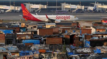 A SpiceJet passenger aircraft taxis on the runway at the airport next to a slum area in Mumbai December 19, 2014. REUTERS/Shailesh Andrade/File Photo - RTSEFTH