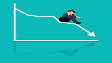Bleeding mutual funds: Should you go back to good old fixed deposits? Bleeding mutual funds: Should you go back to good old fixed deposits?