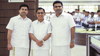 From left to right: RAMESH KALYANARAMAN, Executive Director, Kalyan Jewellers with T. S. KALYANARAMAN, Chairman & Managing Director and RAJESH KALYANARAMAN, Executive Director