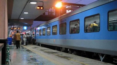 8 pantry staff arrested for celebrating Holi in AC chair car of Shatabdi Express