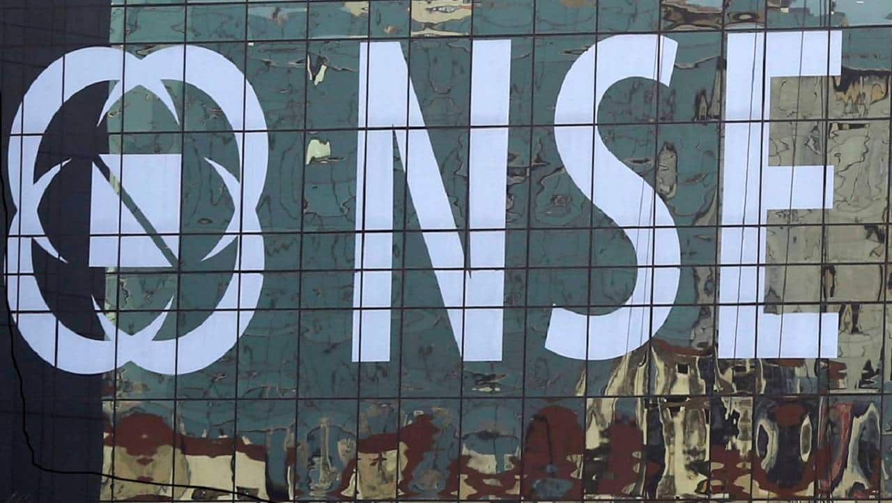 Closing Bell: Sensex snaps 4-day rally, Nifty manages to hold 11,300; autos hit