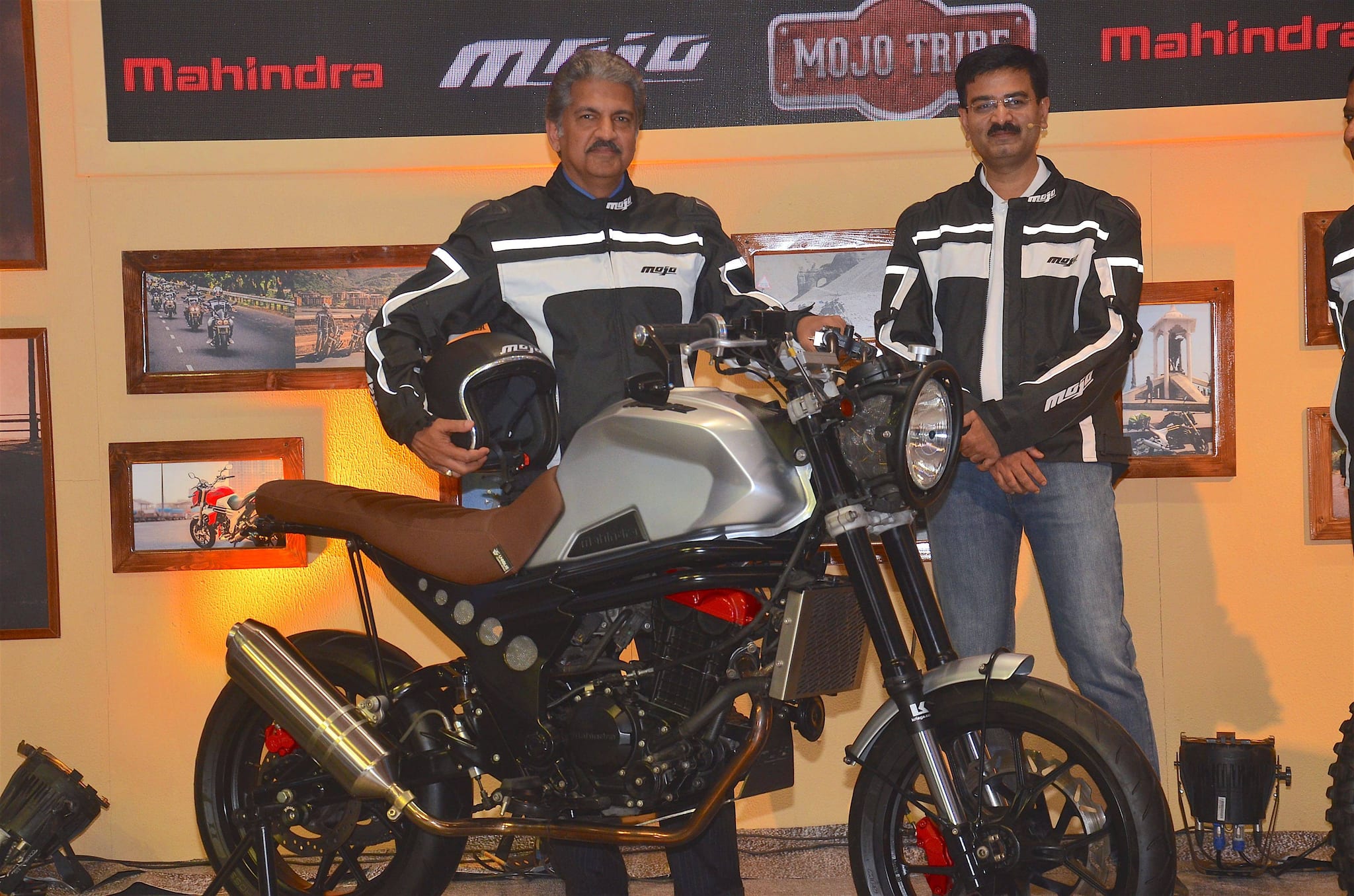 From L to R - Mr. Anand Mahindra, Chairman, Mahindra Group and Mr. Vinod Sahay, CEO, Mahindra Two Wheelers at the launch of the Mahindra Mojo Tribe at Delhi Auto Expo 2016