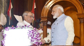 The President, Shri Pranab Mukherjee and the Prime Minister, Shri Narendra Modi at the ceremony to launch the Goods &amp; Service Tax (GST), in Central Hall of Parliament, in New Delhi, in the midnight of June 30- July 01, 2017.