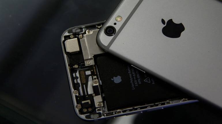 Data Story An Iphone Costs Hundreds Of Dollars But Its Raw Material Costs Just Over 1