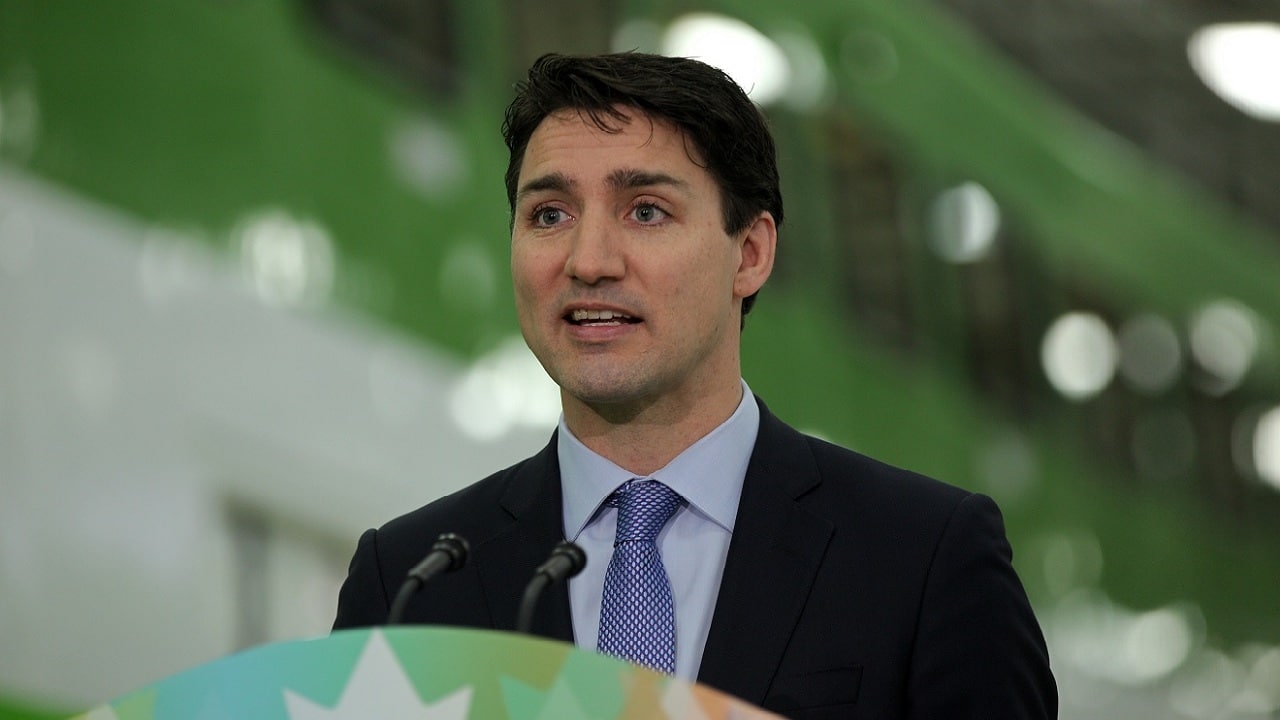 Justin Trudeau declines to meet Donald Trump because of US precondition Justin Trudeau declines to meet Donald Trump because of US precondition
