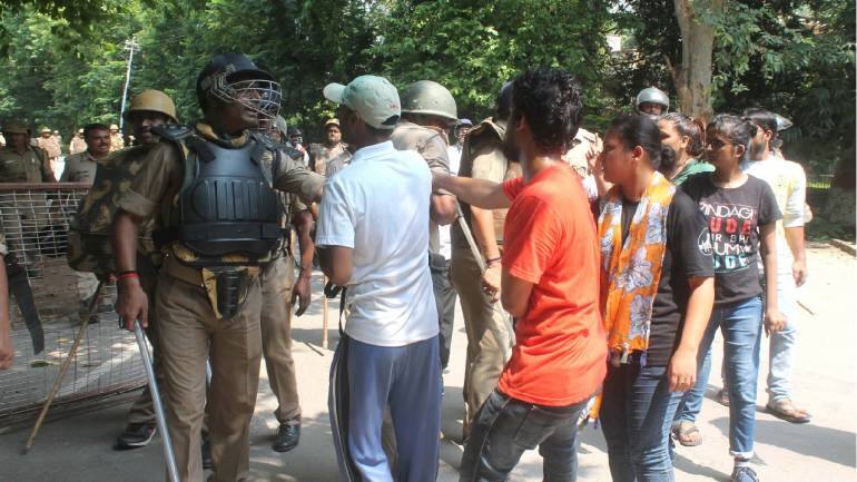 FIRs Against Police And 1000 Students For BHU Violence