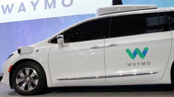 Waymo unveils a self-driving Chrysler Pacifica minivan during the North American International Auto Show in Detroit, Michigan, U.S., January 8, 2017.  REUTERS/Brendan McDermid - RC183AD3D9E0