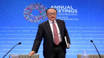 World Bank President Jim Yong Kim leaves after opening news conference as a part of the IMF/World Bank annual meetings in Washington, U.S., October 12, 2017. REUTERS/Yuri Gripas - RC1E51021BC0