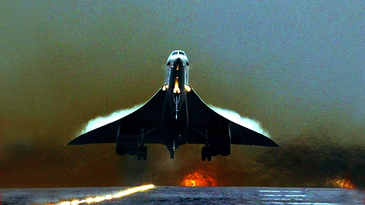 Concorde flies again! The iconic supersonic jet takes flight down