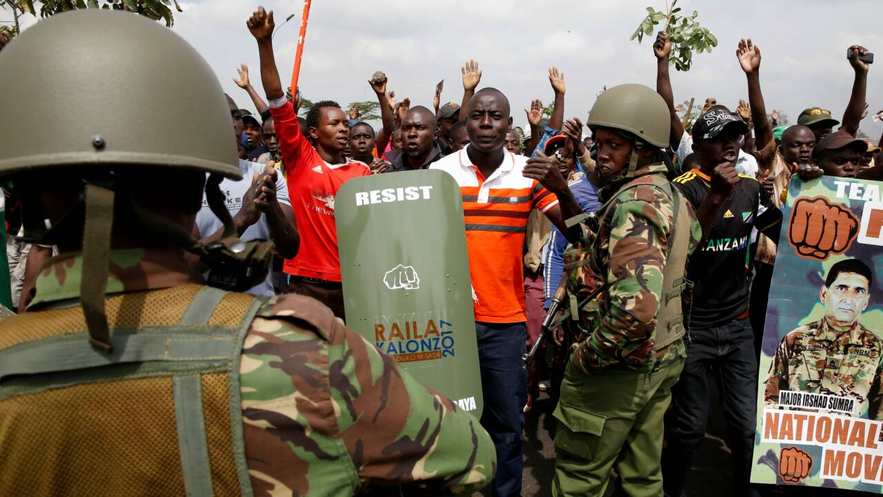 Riot police officers control supporters of Kenyan opposition leader Raila Odinga of the National Super Alliance (NASA) coalition from accessing the Jomo Kenyatta airport upon his return in Nairobi, Kenya. (REUTERS)