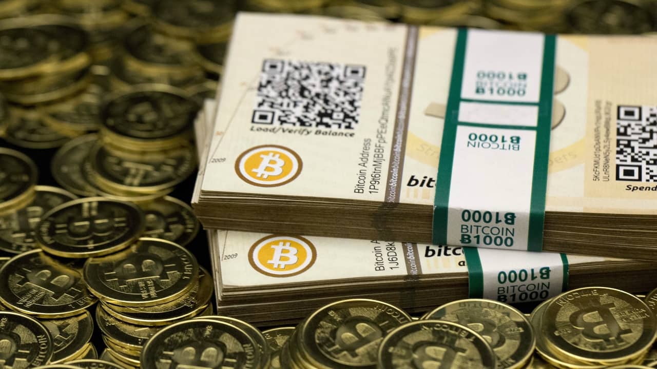 SHORTING |It is already possible to short bitcoin on a number of retail platforms and exchanges, via contracts for difference (CFDs), leveraged-up margin trading or by borrowing bitcoin from exchanges without leverage. But a number of big financial institutions - including CME Group, CBOE and Nasdaq - have recently announced that they will offer bitcoin futures, which will open up the possibility of shorting the cryptocurrency to the mainstream professional investment universe.