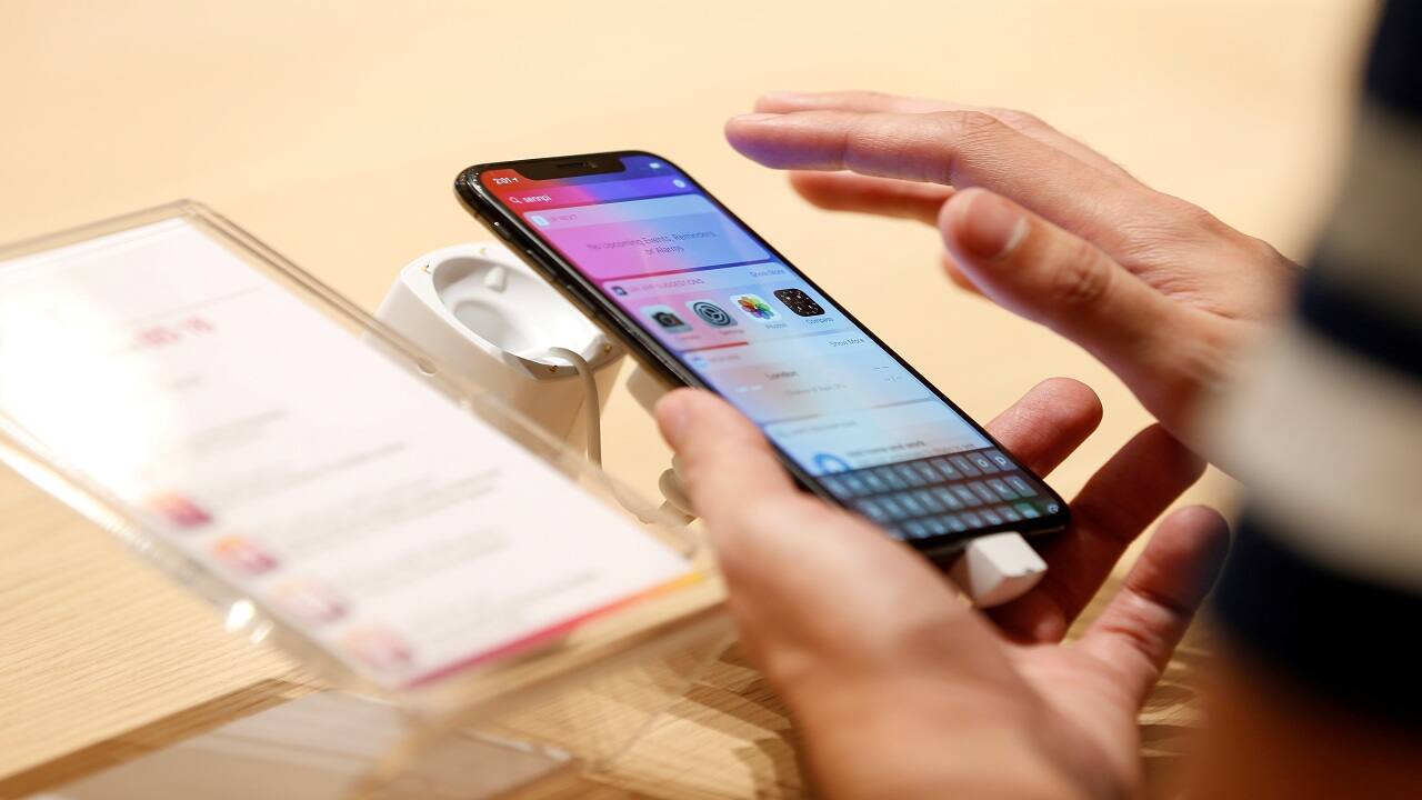 Analyst says Apple to launch iPhone with a 6.1-Inch display costing USD 600 Analyst says Apple to launch iPhone with a 6.1-Inch display costing USD 600