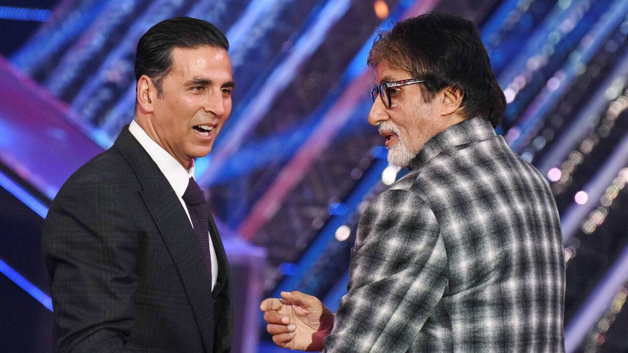 Actors Amitabh Bachchan and Akshay Kumar at the closing ceremony of the 48th International Film Festival of India (IFFI-2017) in Panaji, Goa on November 28, 2017. (PTI)